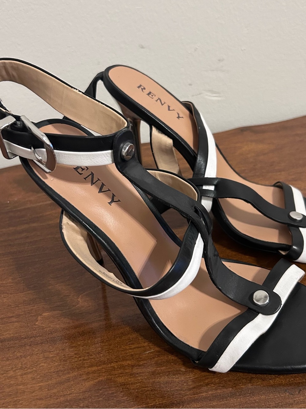 Renvy Black and White Strappy Heel Sandals Silver Heels buckle size 8